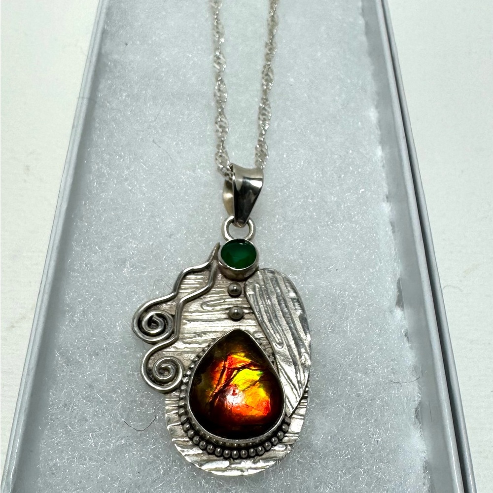 Silver pendant with flashy green and red Ammonite Necklace - Picture 2 of 2